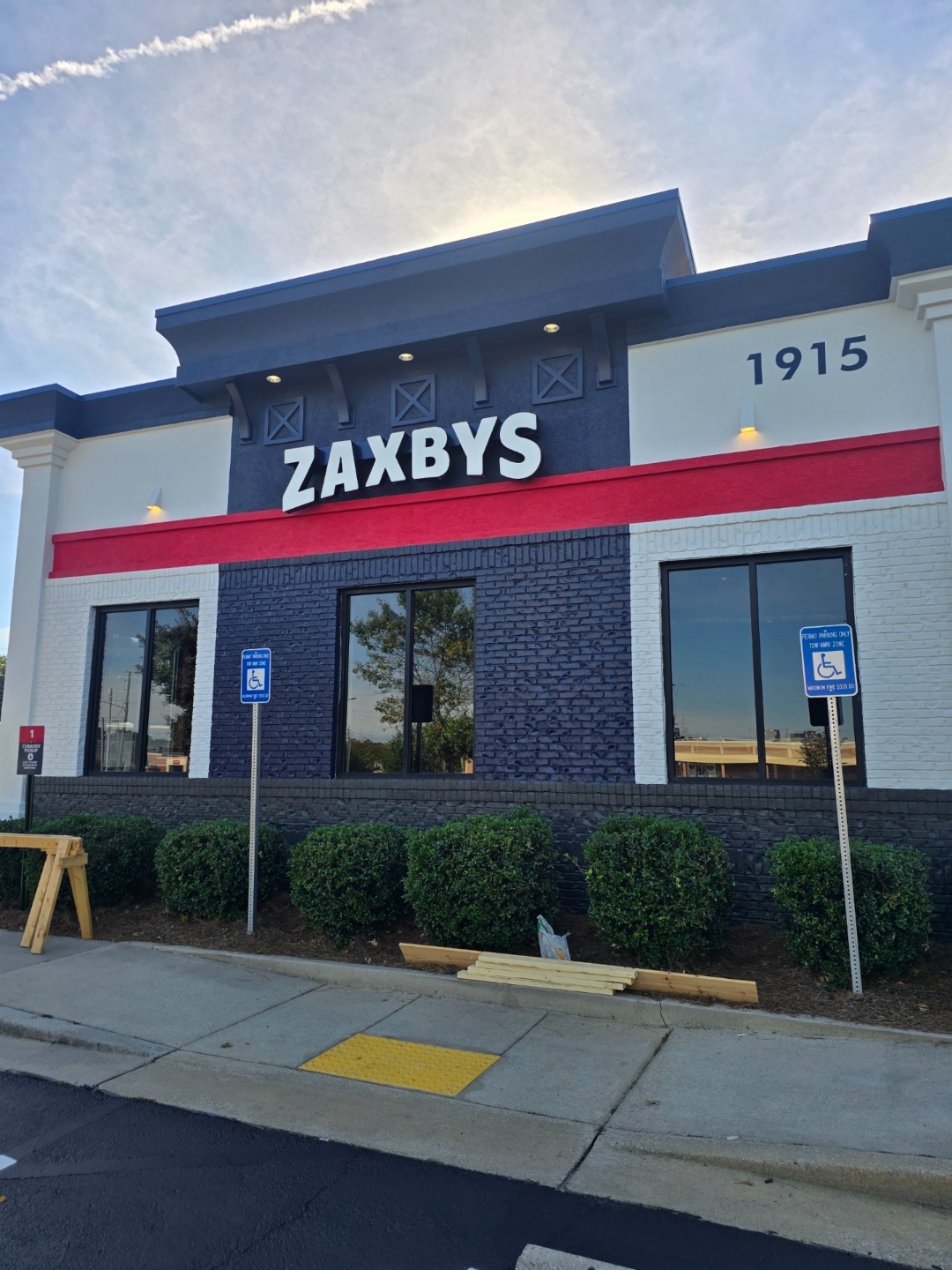 Zaxby's ground-up construction completed by Dimension Construction